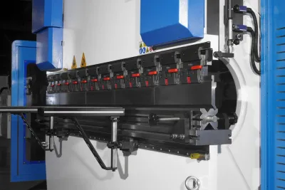 Фото MetalTec HBM 160/3200C Листогибочные гидравлические прессы с ЧПУ контроллером TP10S в интернет-магазине ToolHaus.ru