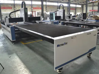 Фото MetalTec 1530C (1500W) оптоволоконный лазерный станок для резки металла с ручной сменой рабочих столов в интернет-магазине ToolHaus.ru
