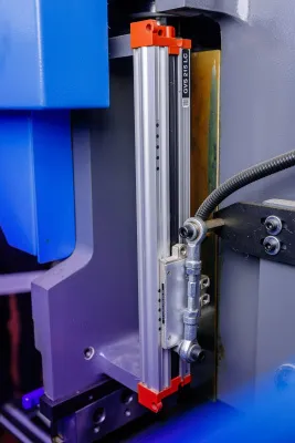 Фото MetalTec HBC 90/2500 Листогибочные гидравлические прессы с ЧПУ в интернет-магазине ToolHaus.ru
