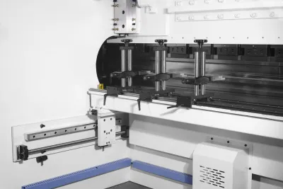 Фото MetalTec HBM 160/3200C Листогибочные гидравлические прессы с ЧПУ контроллером TP10S в интернет-магазине ToolHaus.ru