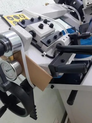 Фото MetalTec BS 170 FHE (380 V) ручной ленточнопильный станок для резки металла в интернет-магазине ToolHaus.ru